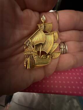 Disney Napier Peter Pan Captain Hook Pirate Ship Brooch Pin Gold-Tone